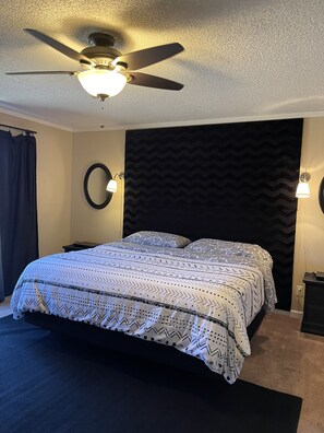 3 室のベッドルーム、デスク、アイロン / アイロン台、WiFi