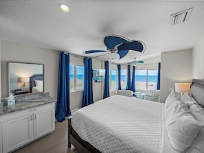 5 bedrooms, iron/ironing board, travel crib, free WiFi - Elegant Beachfront Home w/ Private Pool & Parking (Redington Shores)