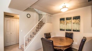 Unclassified image, 2 of 25, button - Great North Scottsdale Condo! (Scottsdale)