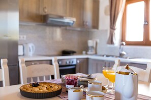 Fridge, microwave, oven, stovetop - Chainteris Villa III, with 20m² Pool & Vast Views (Rethymno)