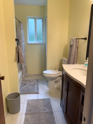 花灑/浴缸組合、提供毛巾、番梘、洗頭水