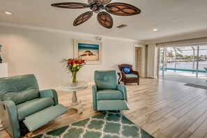 Interior - Villa 2 Beautiful Sunsets, Pool, 200' Canal. 52 reviews. (Cape Coral)