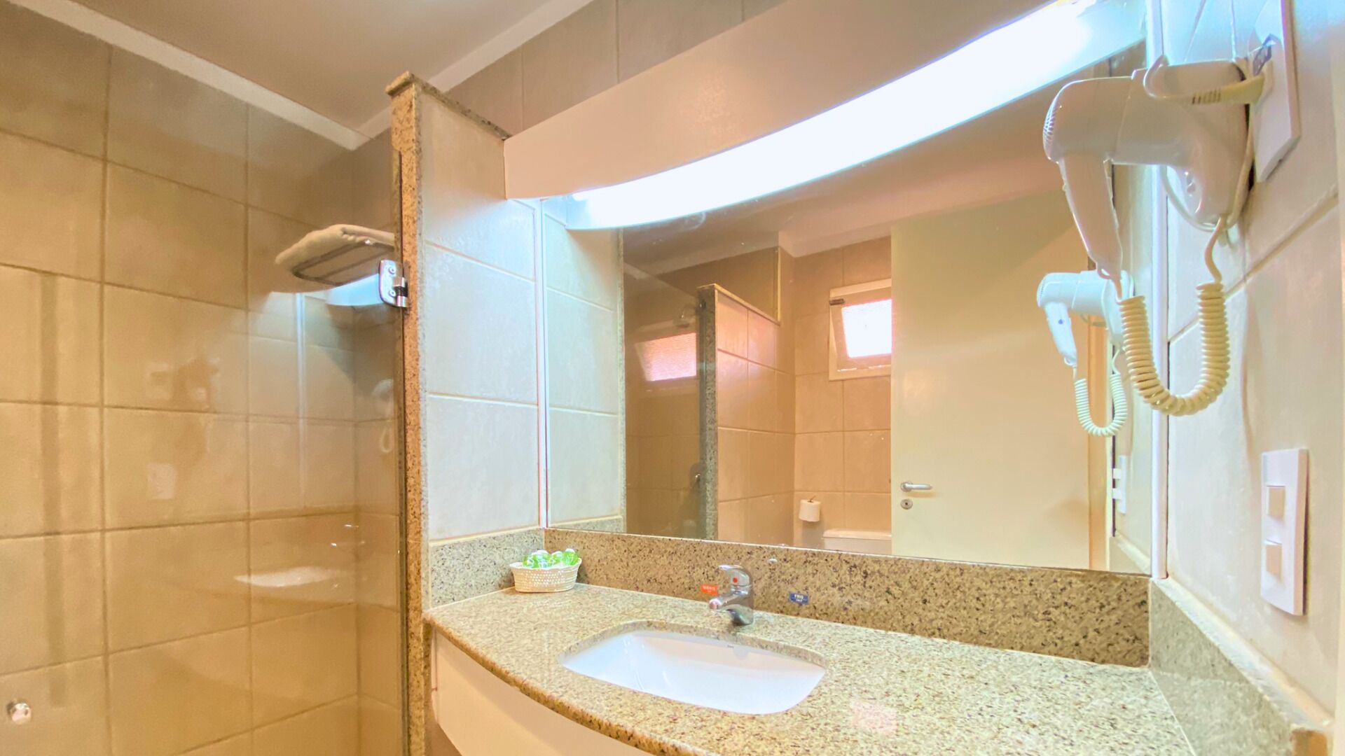 family deluxe | bathroom | hair dryer, bidet, towels