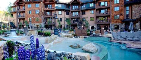 Piscine couverte, piscine extérieure