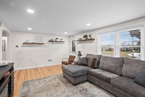 Unclassified image, 2 of 29, button