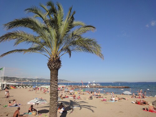 LOCATIONS-06 - LA MAISON NOELIE 1ER ETAGE 300M RIVIERE 30mn NICE CANNES ANTIBES