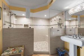 Bathtub, hair dryer - Coastal Paradise Getaway 3BR Condo Ocean View (Pawleys Island)