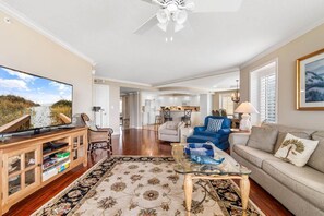TV - Beachfront Getaway Luxurious 3BR with Ocean Views (Pawleys Island)