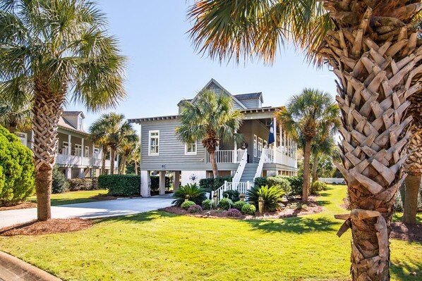 Exterior - A 4 Bedroom House in Gated Litchfield By the Sea (Pawleys Island)