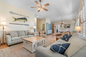 TV - A 4 Bedroom House in Gated Litchfield By the Sea (Pawleys Island)