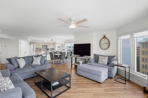 TV - Beachfront Bliss with Spectacular Amenities (Pawleys Island)