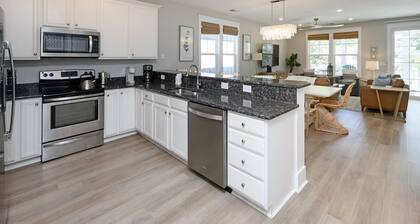 Walk to The Beach 4 BR House with a Heated Private Pool! A Beauty At The Beach