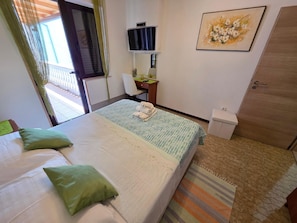1 chambre, fer et planche à repasser, Internet gratuit