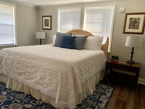 5 bedrooms, iron/ironing board, WiFi, bed sheets - Courtney House on Lake Marion (Eutawville)