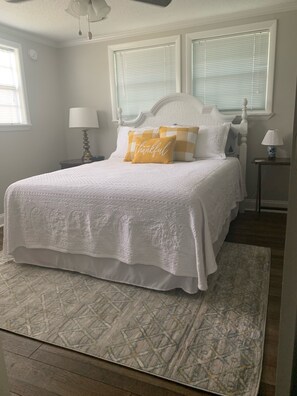 5 bedrooms, iron/ironing board, WiFi, bed sheets