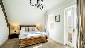 2 bedrooms, iron/ironing board, Internet