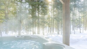 A hot tub in a snowy forest with tall trees. - ☆TREMBLANT-Jaccuzi, lake access, pool table, 10 min ski⛷☀ (Lac Supérieur)