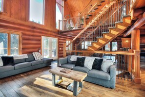 Smart-TV, Kamin, Videospiele, Tischfußball