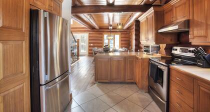 âSKI TREMBLANT, â„ Spa, foyer, billard, accĂšs lac et riviĂšre