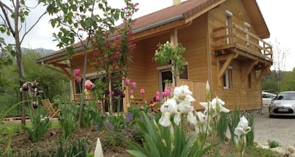 WOODEN HOUSE IN GAP (05000)