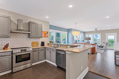 Oceanfront Completely Remodeled 3 Br 2 Full and 2 Half Ba Bhi Club