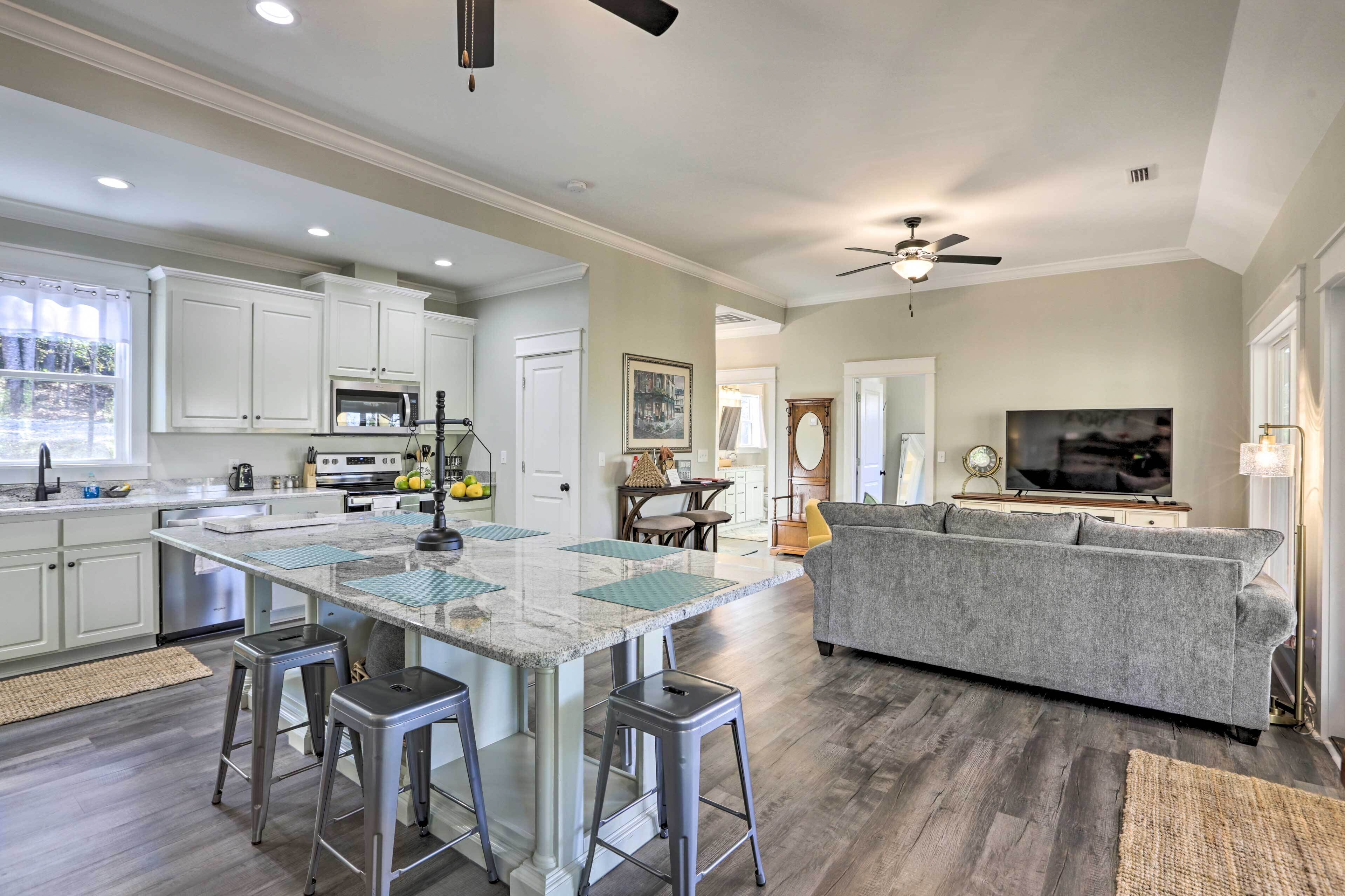 Eufaula Vacation Rental | 2BR | 2BA | 1,148 Sq Ft | Stairs Required