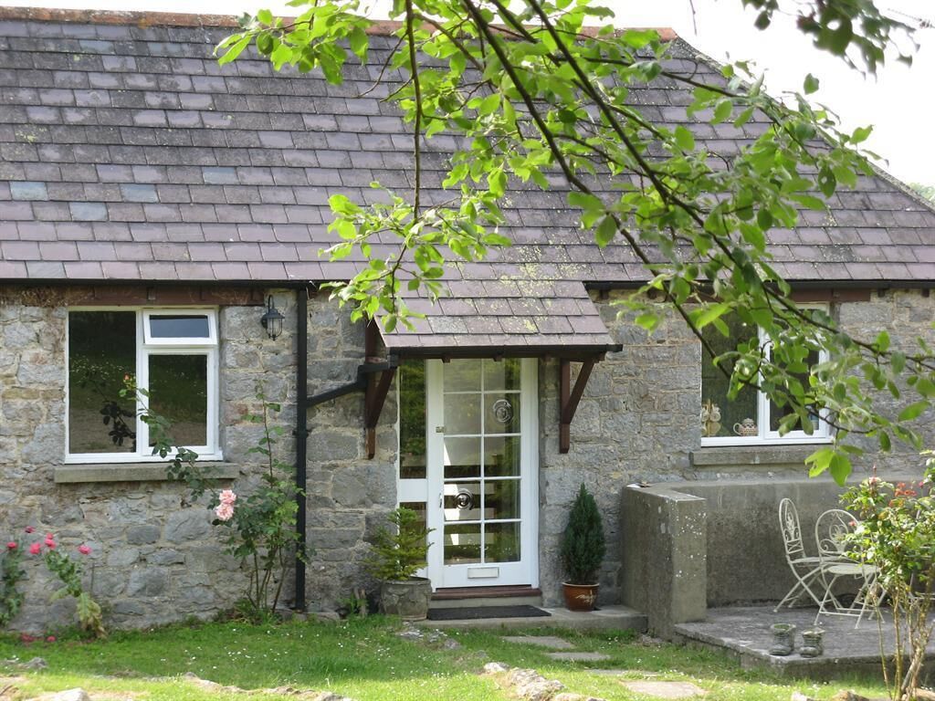 Cottage-Private Bathroom-Cider