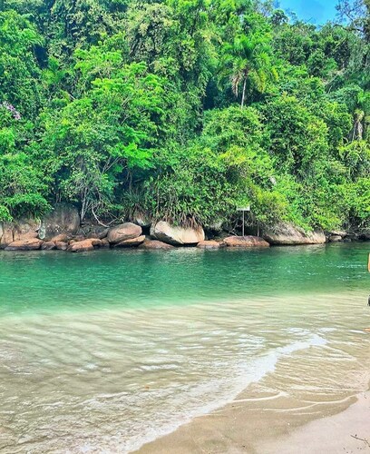 Casa Espaçosa com 2 Dormitório, Mobiliada, Cozinha Completa a 700 mts da Praia