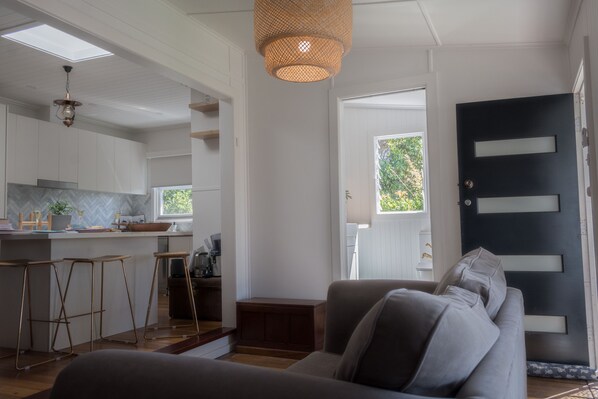 Smart TV, books, stereo