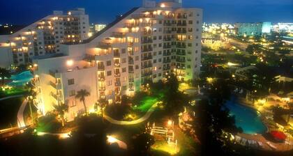 Superb Renovated Suite, Amazing Water View Best Location to Disney and Universal