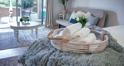 Make Yourself at Home in Palm Desert Luxury