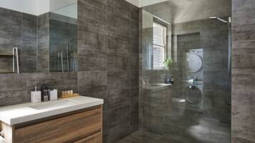 Superior House | Bathroom | Shower, soap, shampoo
