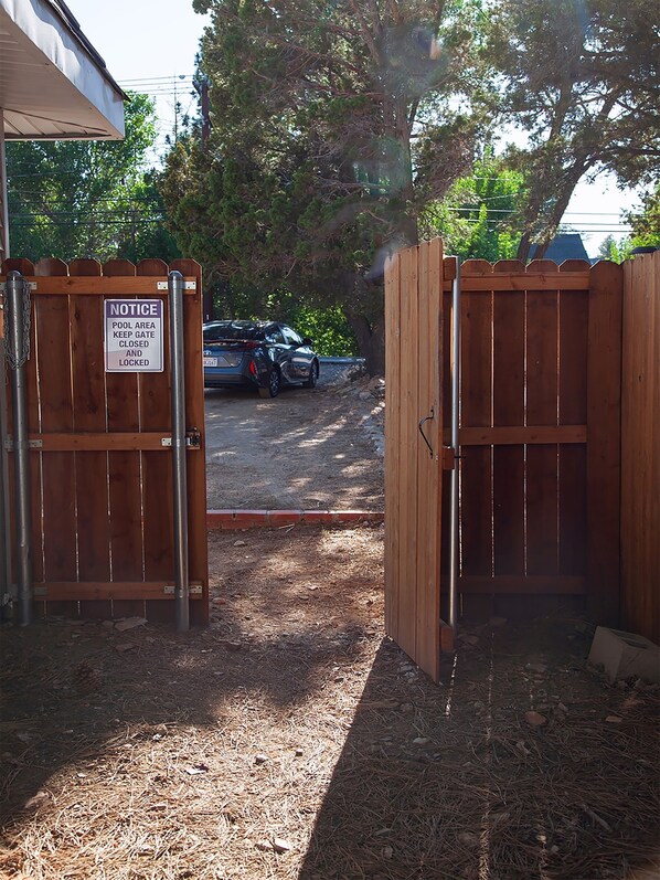Property grounds - Hot Tub, Game Room, Group Getaway with EV Charger (Big Bear)