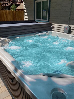 Outdoor spa tub