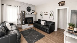 Smart TV, DVD player, video library - Hot Tub, Game Room, Group Getaway with EV Charger (Big Bear)