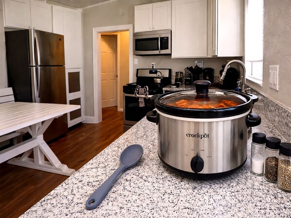 Fridge, microwave, oven, stovetop - Hot Tub, Game Room, Group Getaway with EV Charger (Big Bear)