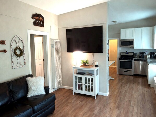 Smart TV, videogiochi, lettore DVD, videoteca