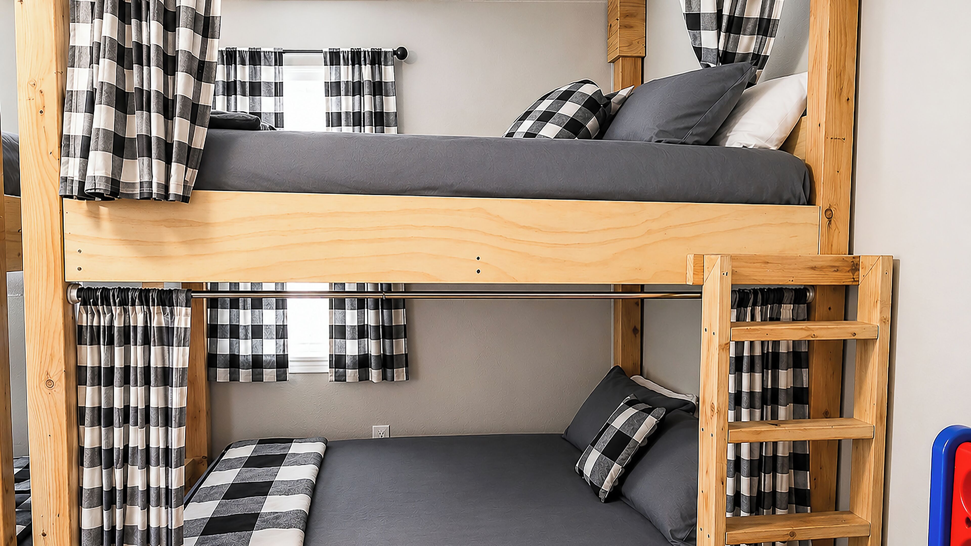 4 habitaciones, tabla de planchar con plancha y wifi gratis 