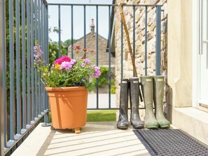 Property grounds - 1 bedroom accommodation in Abbeystead, near Lancaster (Abbeystead, near Lancaster)