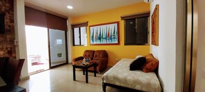 Junior Apartment (ISLA4) | Living room