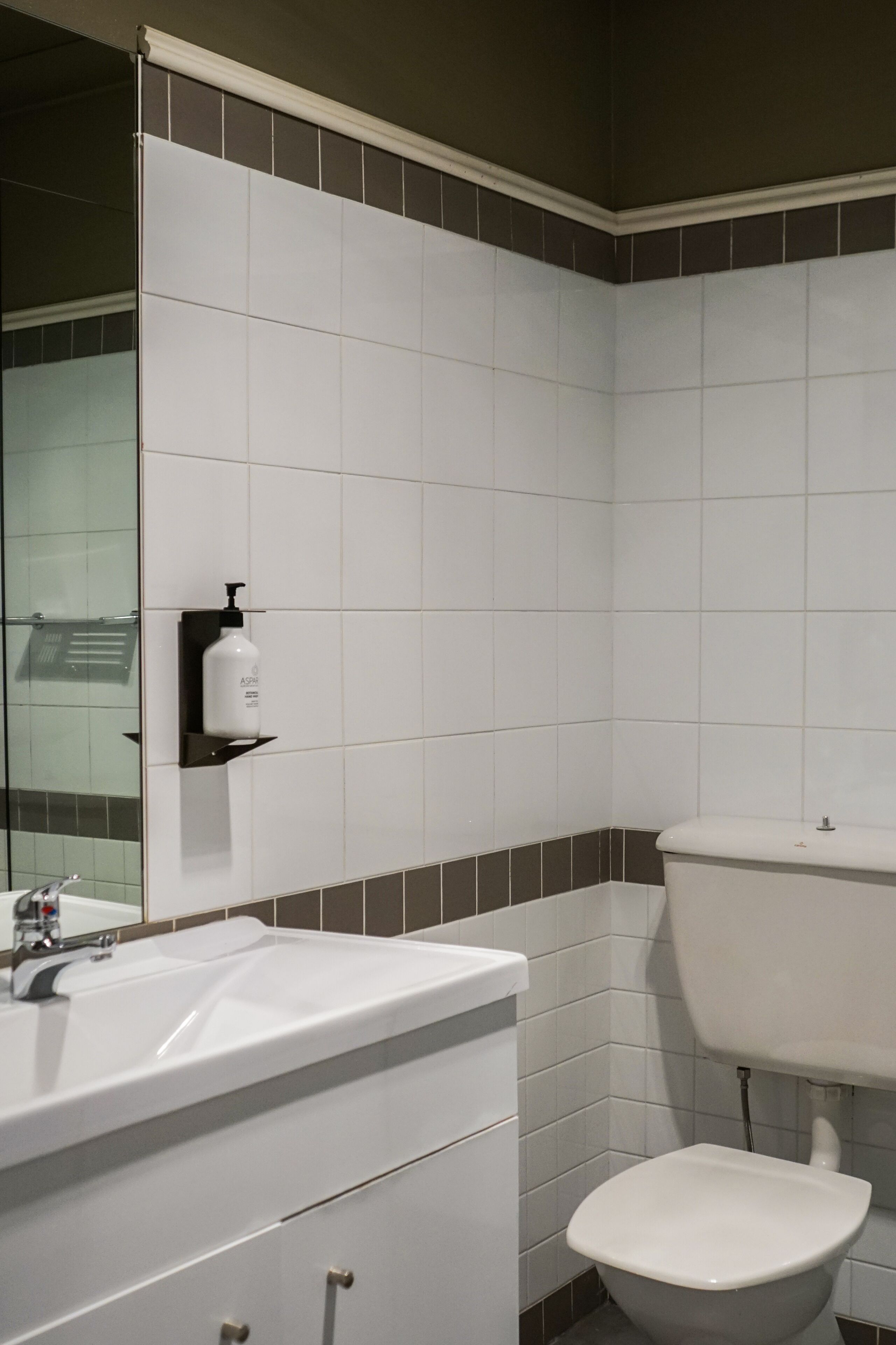 superior queen | bathroom | shower, hair dryer, towels, soap