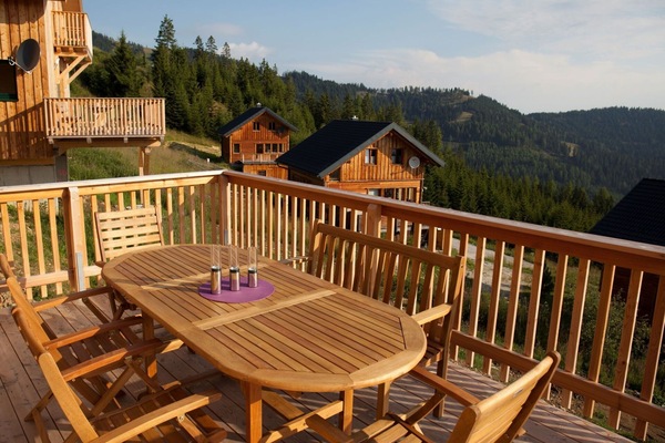 Ciel, Meubles, Propriété, Table, Nuage, Bâtiment, Chaise, Bois, Arbre, Mobilier De Jardin