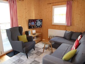 Televisión y chimenea 