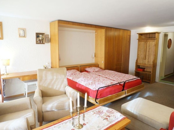 1 bedroom, free WiFi, bed sheets
