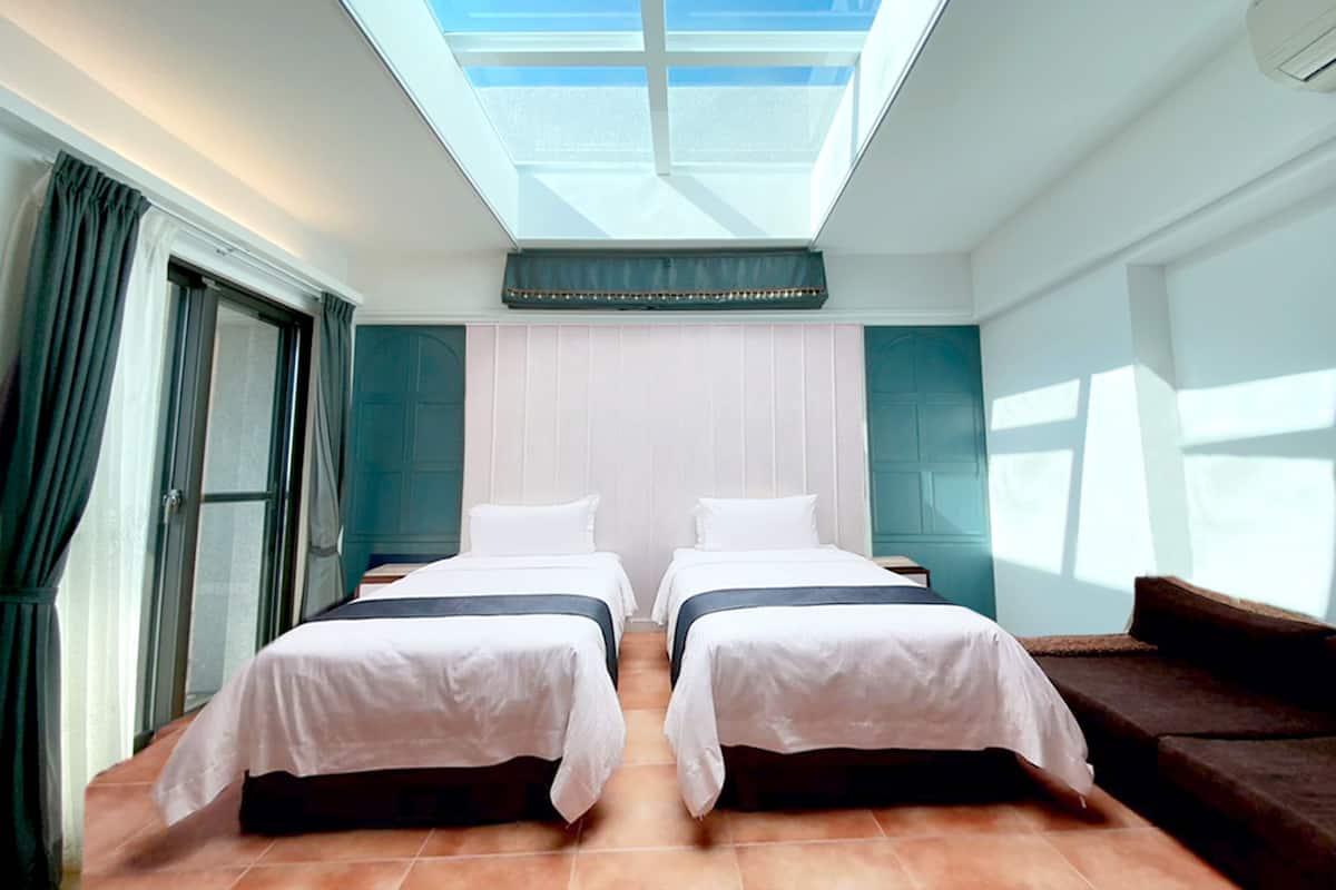 Comfort Quadruple Room (301) | WiFi (free)