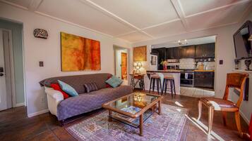 Smart TV, Netflix, books, streaming services