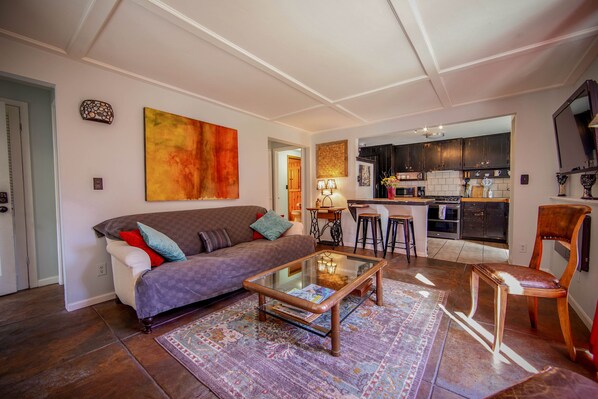 Smart TV, Netflix, books, streaming services