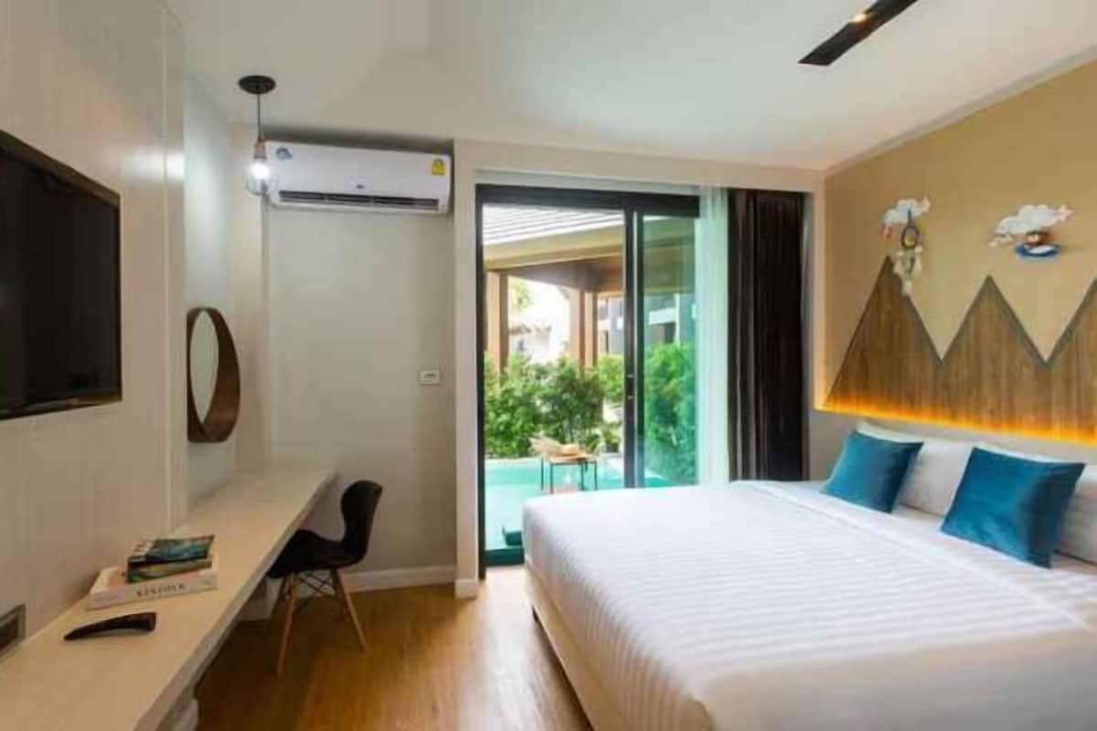 In-room safe, desk, blackout drapes, free WiFi