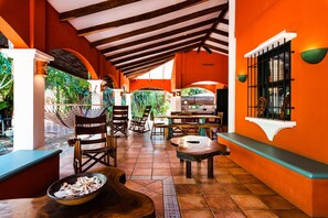 Outdoor dining - Villa Luna Grande Secluded Beach Estate (Guanacaste Province)