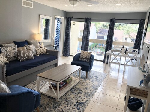 Luxury Lake Conroe Condo!! 